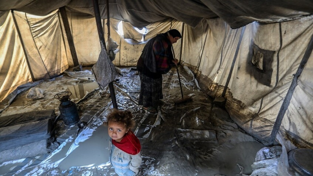 هشدار غزه: آنکه از بمباران نمُرد، اکنون از سرما میمیرد