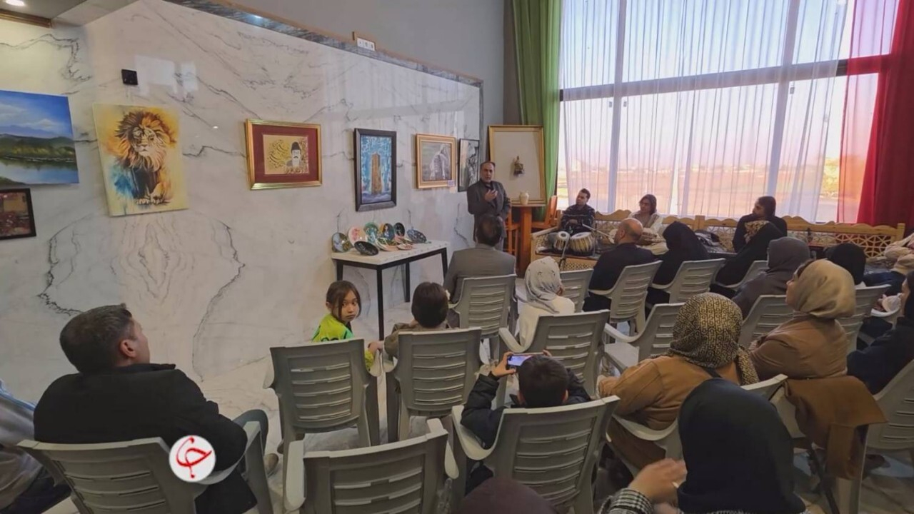 هنرمندان مهاجر، راویان رنگ و احساس در مشهد + فیلم