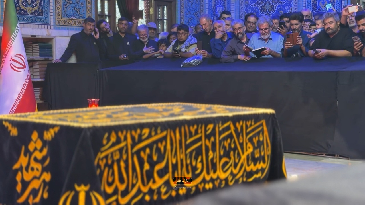 حالوهوای زائران رضوی در مزار رهبر شهید انقلاب + فیلم