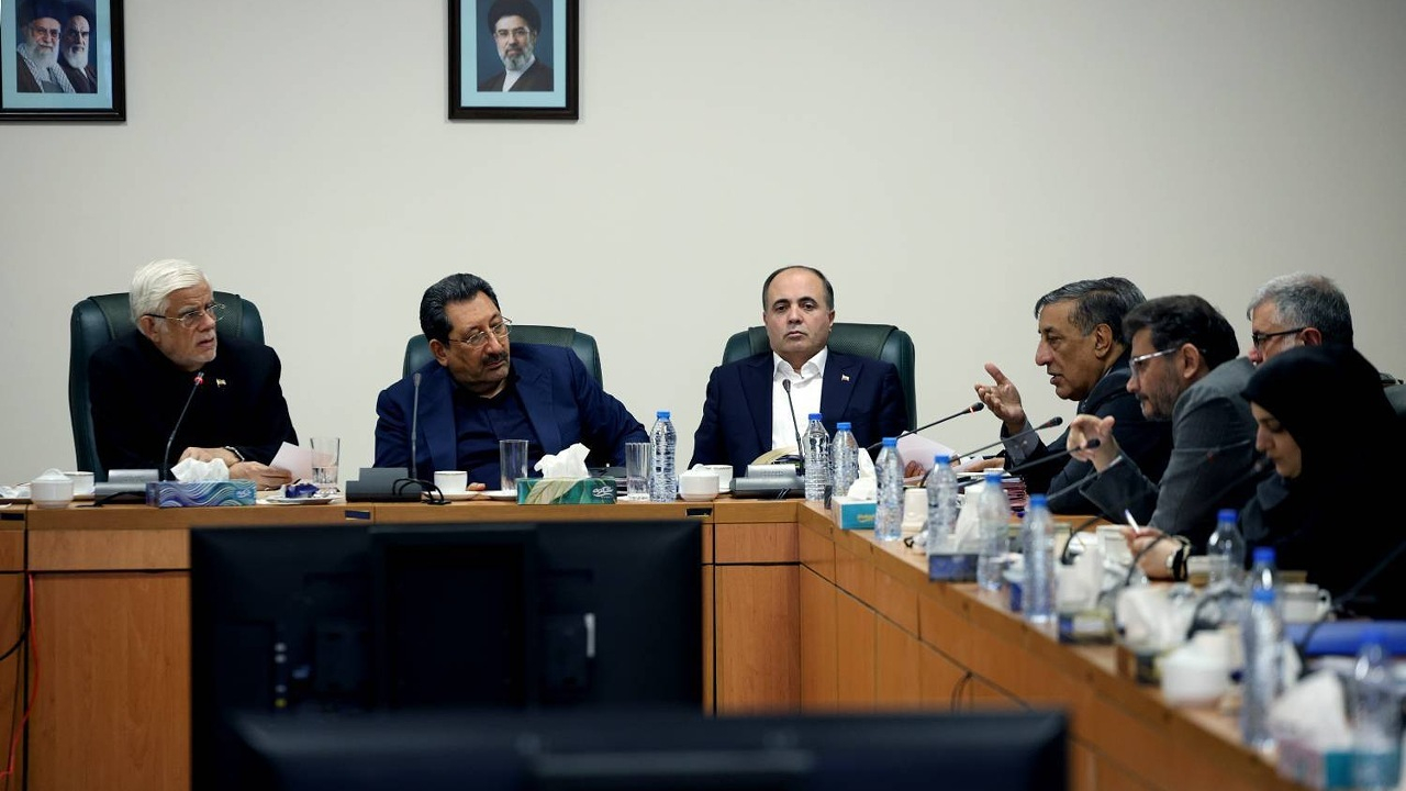 دستور عارف برای تشدید نظارت بر بازار و مقابله با گرانفروشی