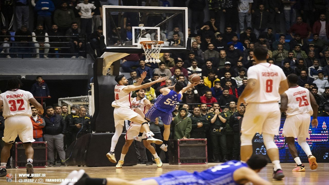 شهرداری گرگان به صدر جدول رسید/ استقلال به رده دوم رفت