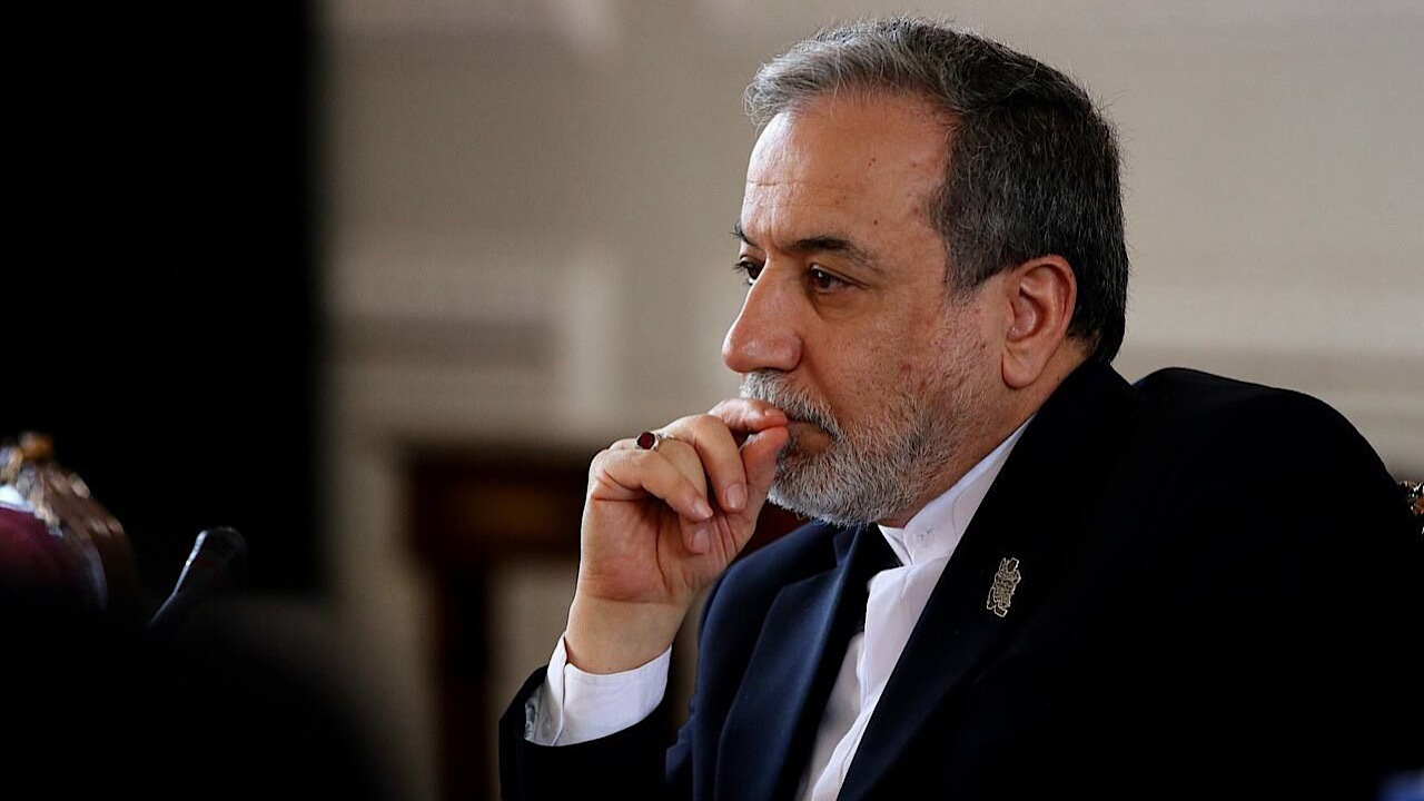 عراقچی، نتانیاهو را «افعی» خواند؛ او به فریب آمریکا برای جنگ با ایران افتخار میکند