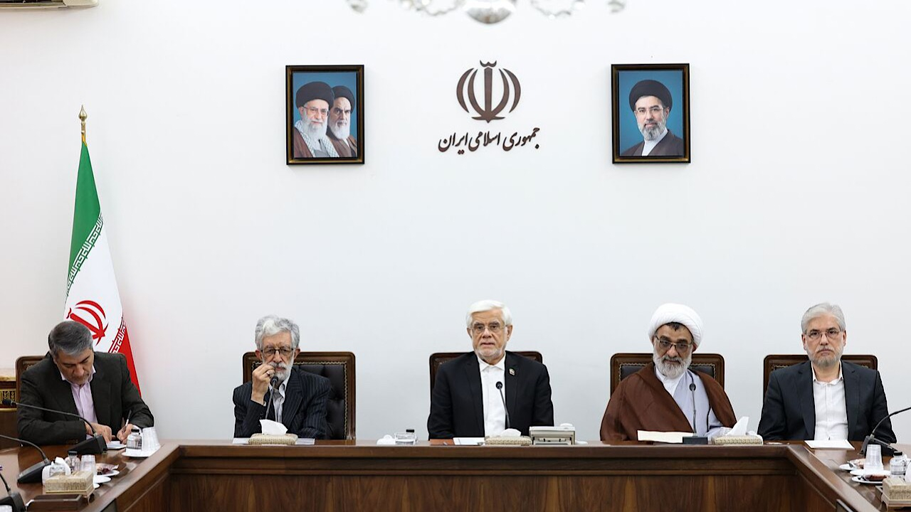 عارف: ایران‌هراسی خنثی شده است/ باید نقش جدید خود را در منطقه ایفا کنیم