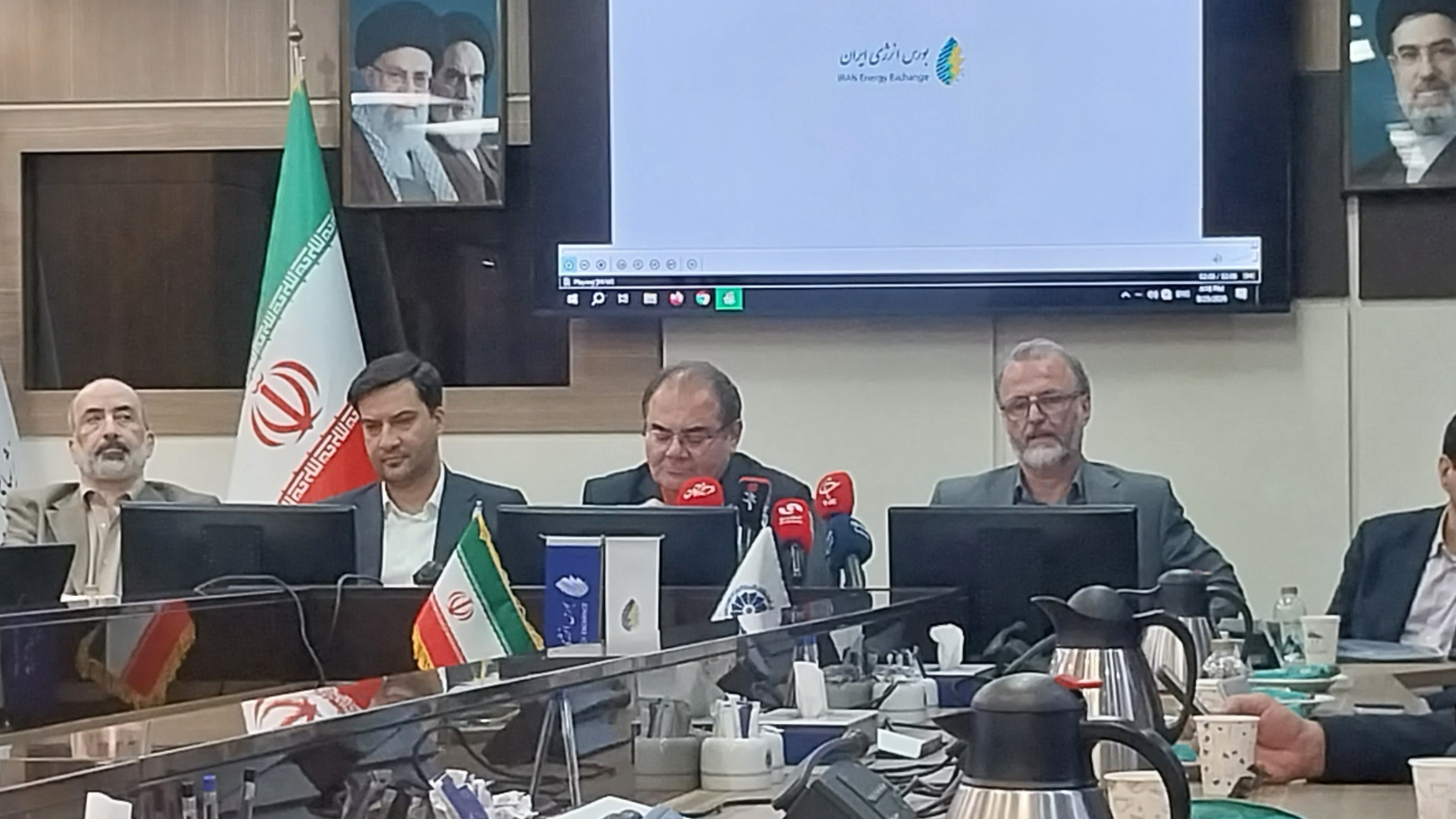 رشد ۷ برابری ظرفیت نیروگاههای خورشیدی نسبت به دو سال گذشته/ آغاز پذیرهنویسی صندوق پروژه نیروگاه تجدیدپذیر از هفته آینده