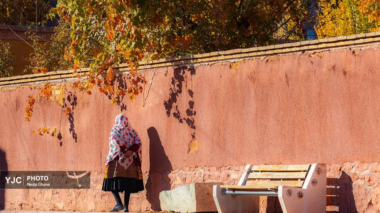 پاییز ابیانه ؛ روایت رنگ‌ها در روستای سرخ