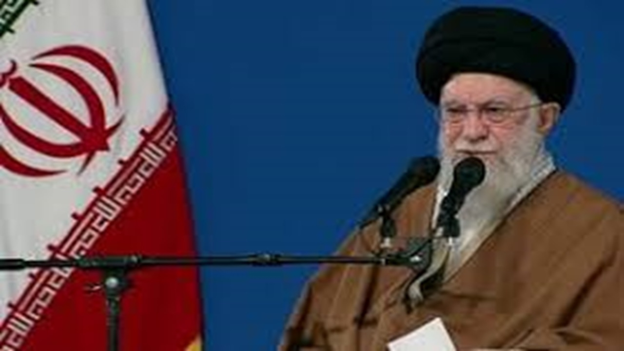 توصیه رهبر معظم انقلاب به انس با نهجالبلاغه و بهرهگیری از معارف بیپایان آن + فیلم