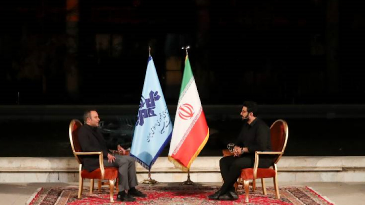 «ققنوس» از میهن، خانه و ساختمان شیشهای میگوید