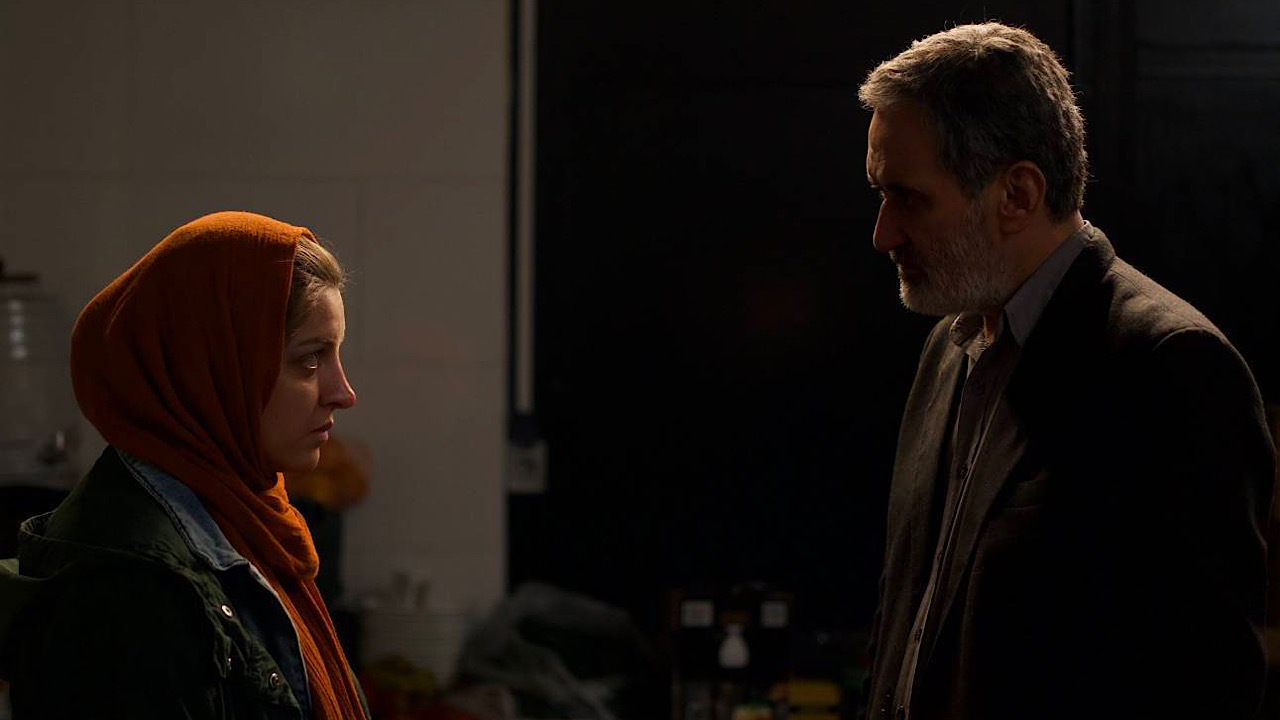 غوطه‌ور روایتِ رفاقت است؛ فیلمی بی‌ادعا، اما پُر، با بازی‌هایی اندازه و کنترل‌شده