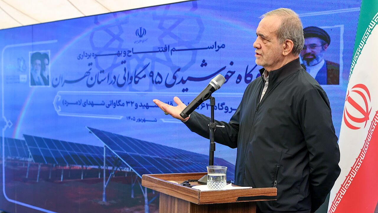 تأکید رئیسجمهور بر حمایت تمامقد از تولیدکنندگان داخلی پنلهای خورشیدی