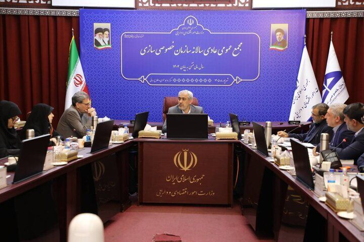 تسریع در واگذاری اموال مازاد دولت در دستور کار قرار گیرد