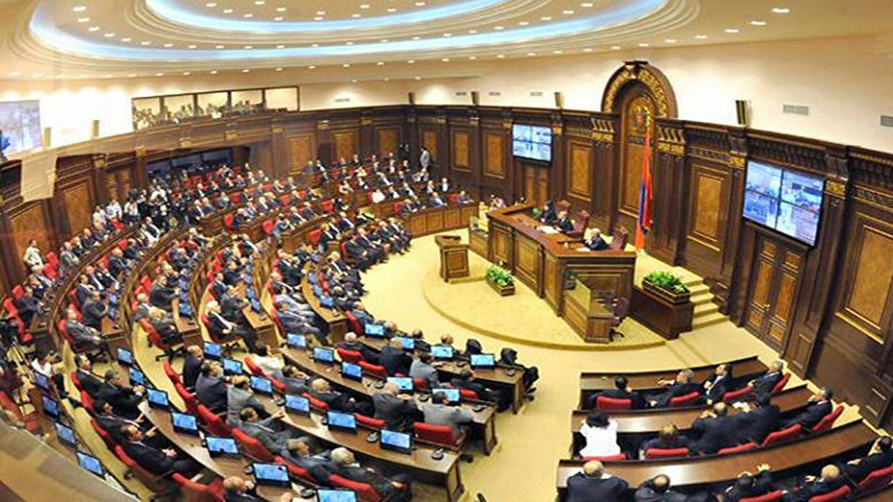 درگیری خشونتآمیز در پارلمان ارمنستان+ فیلم