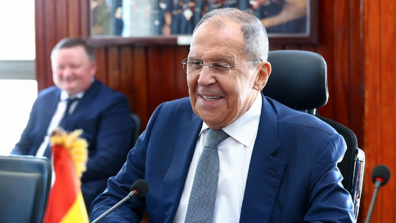 پوتین گزارش‌هایی مبنی بر کنار گذاشته شدن لاوروف را تکذیب کرد