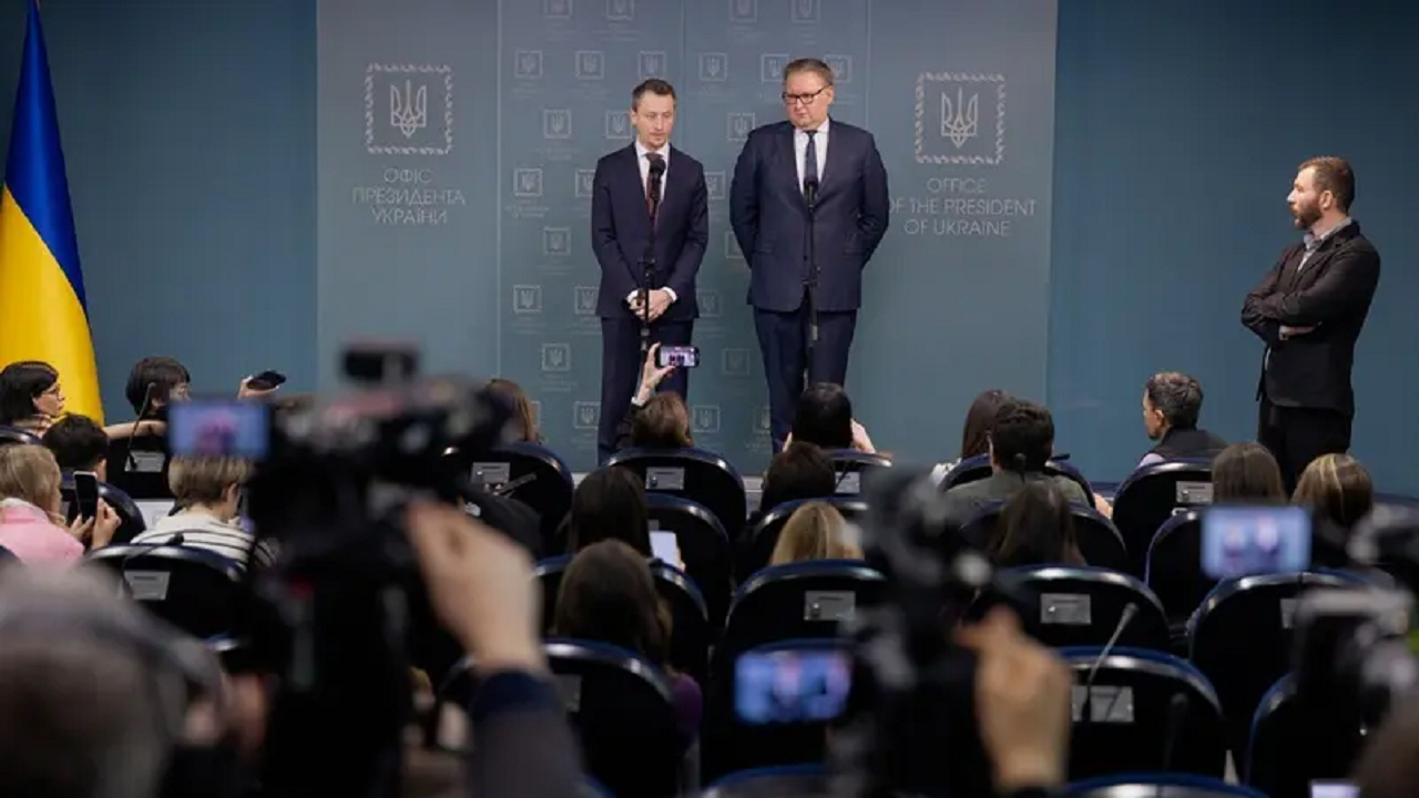 اجلاس متحدان اوکراین در پاریس: طرح صلح آمریکا بررسی میشود