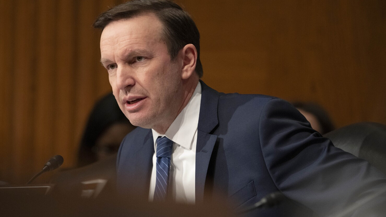 انتقاد تند سناتور آمریکایی از کاخ سفید: عملیات ونزوئلا خدمت به دوستان ترامپ بود