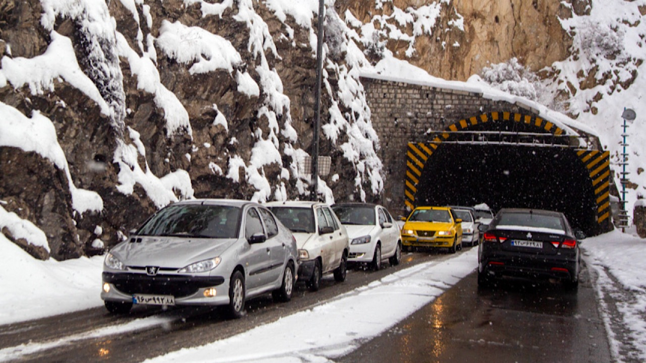 محدودیت تردد و الزام تجهیزات زمستانی در محورهای شمالی کشور
