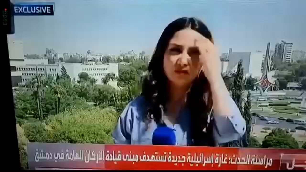 لحظه حمله رژیم اسرائیل به دمشق در پخش تلویزیونی + فیلم