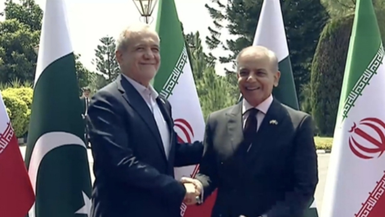 استقبال رسمی نخست وزیر پاکستان از پزشکیان