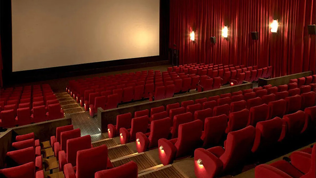 سینما‌ها عصر جمعه تعطیل می‌شوند