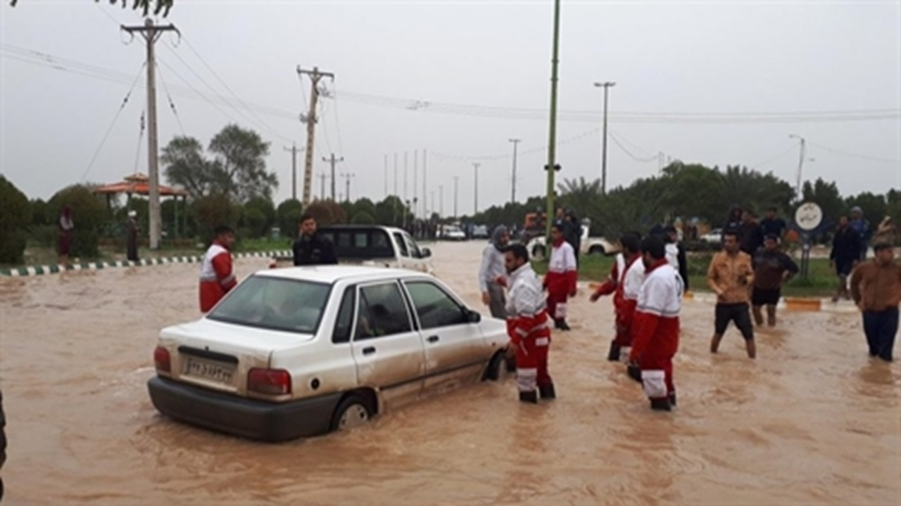 فقط یک متر با مرگ فاصله دارند! + فیلم