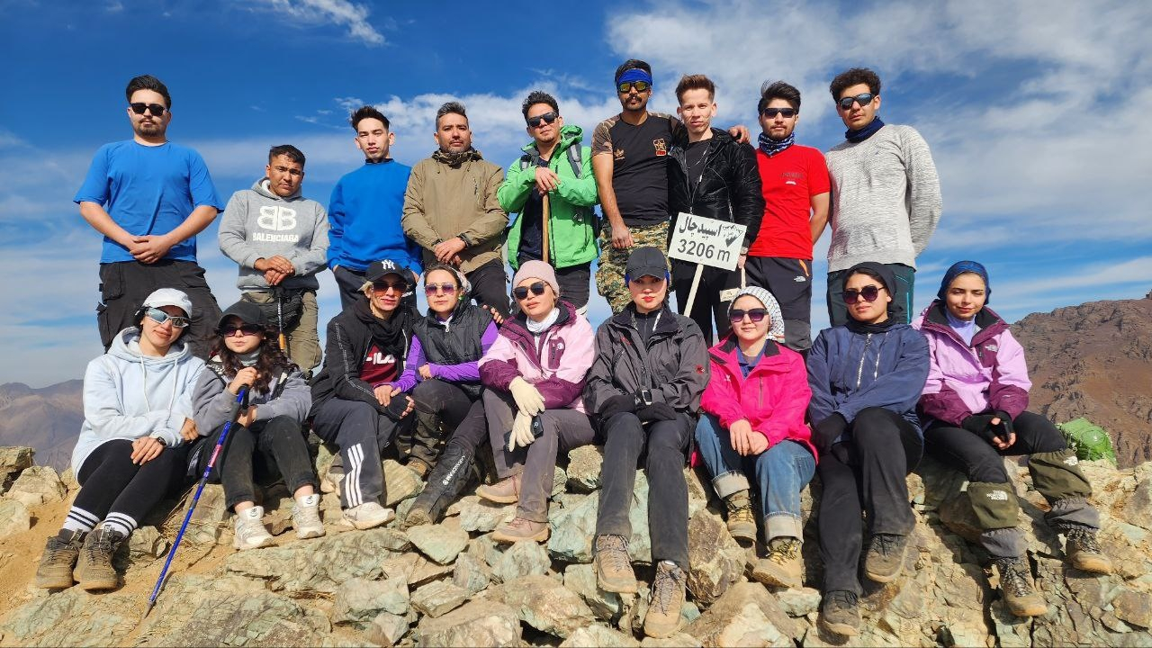 صعود کوهنوردان افغانستانی به قله اسپیدچال در تهران