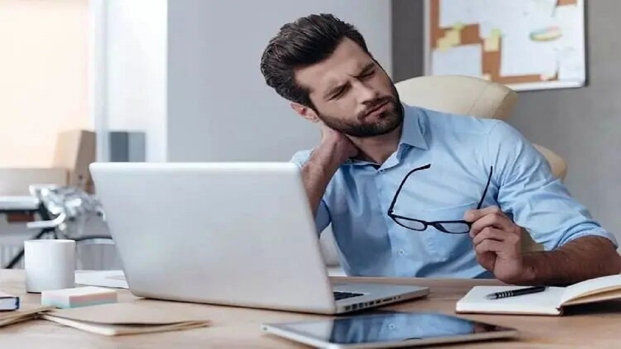 دردهای گردن و کمر در کمین افراد پشتمیزنشین و مشاغل سنگین