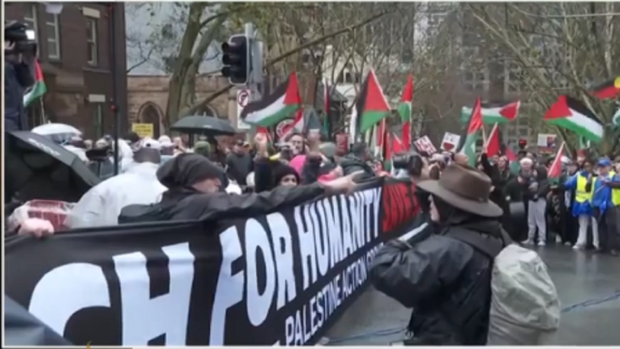 هزاران نفر به راهپیمایی حمایت از فلسطین در سیدنی پیوستند/ جولیان آسانژ در میان تظاهرکننده‌ها