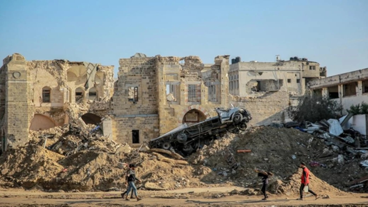 مردم غزه با دست خالی مرمت بناهای تاریخی خود را آغاز کردند