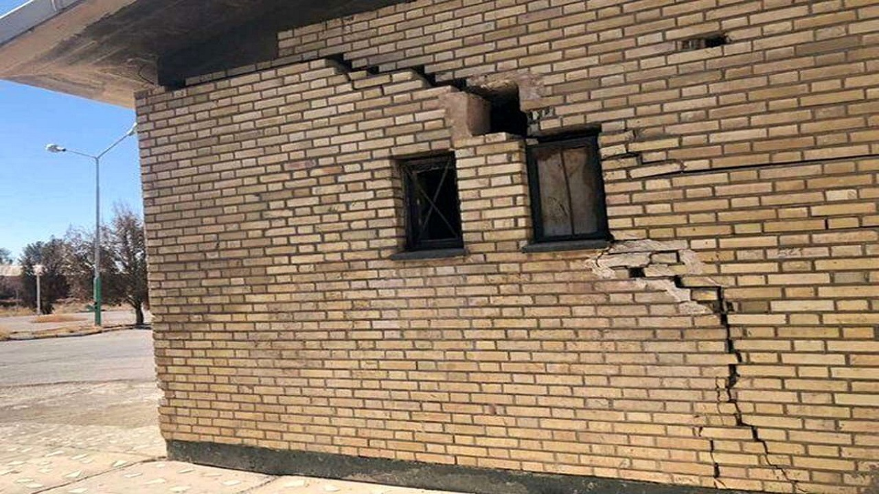 وقتی تغییرات اقلیمی، کلاس‌ها را تهدید می‌کند/ شناسایی تمامی مدارس آسیب‌دیده ناشی از فرونشست زمین در اصفهان