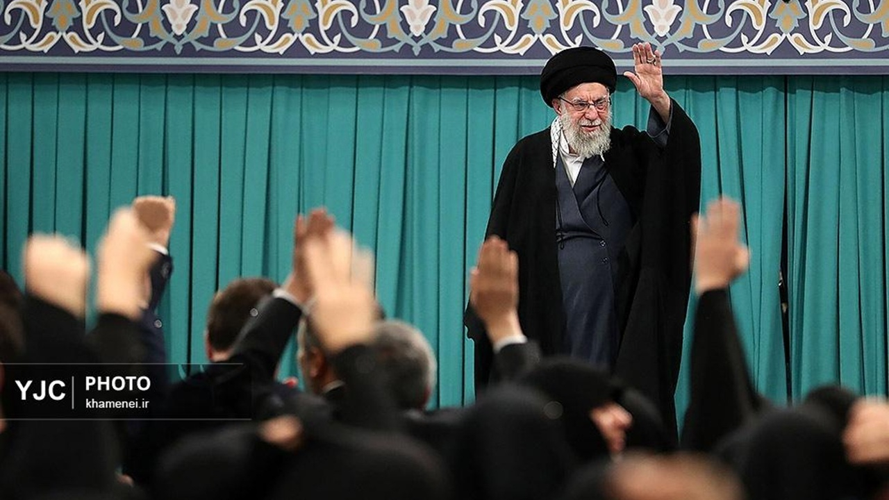 روایت رهبر انقلاب اسلامی از اشاره قرآن کریم به شرط پیروزی در مقابل دشمنان + فیلم