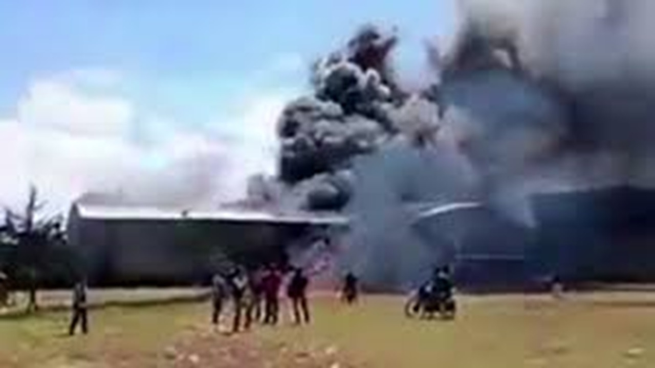 سقوط هواپیمای کوچک در مکزیک + فیلم