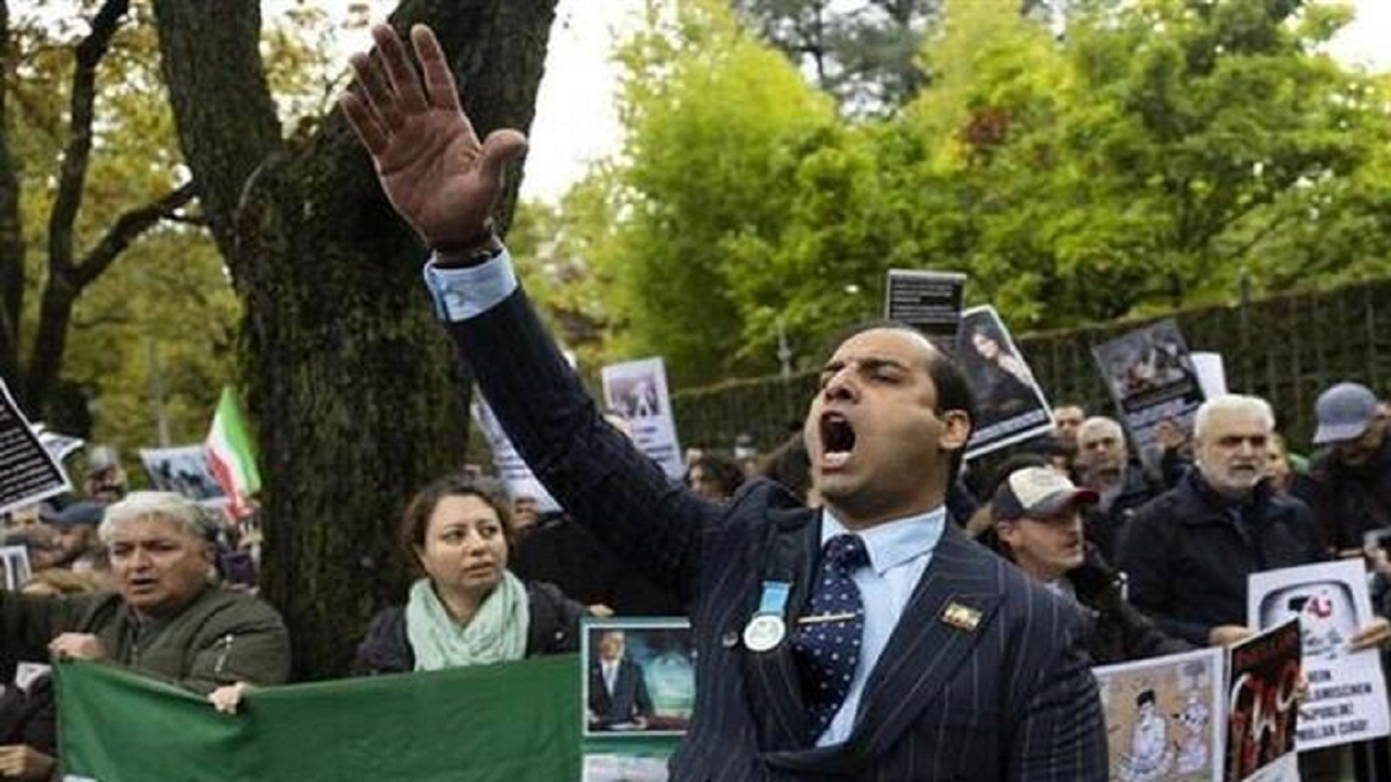 تاکتیک‌ جدید ضدانقلاب بعد از براندازی با اتو و سوت‌زدن