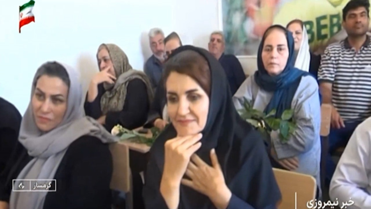 خاطرهبازی دانشآموزان ۴۵ سال پیش در مدرسه روستای رشمه گرمسار + فیلم