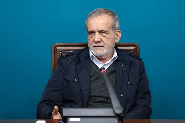 پزشکیان: بدن‌نمایی و برهنگی مغایر شان زنان است