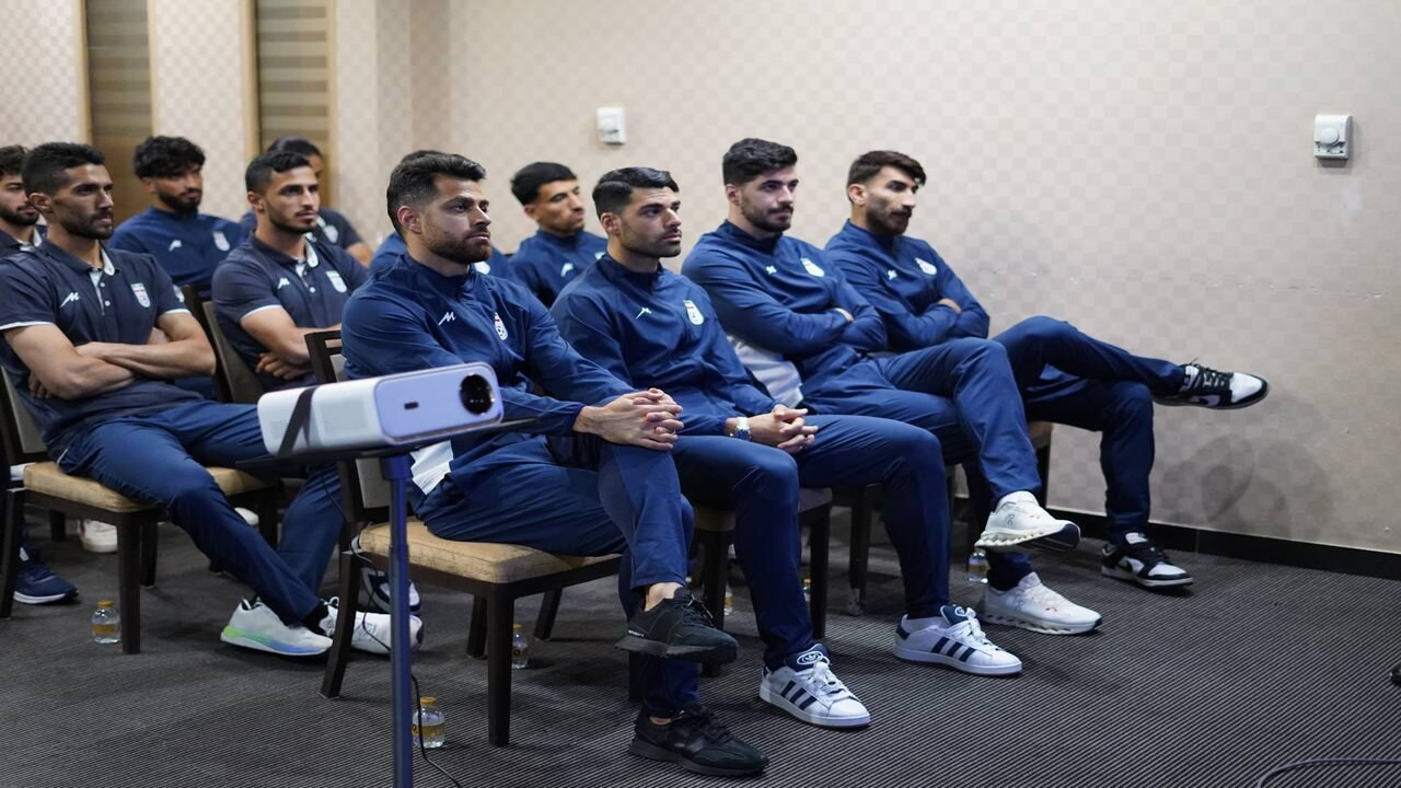 جلسه فنی قلعهنویی برای بازیکنان تیم ملی