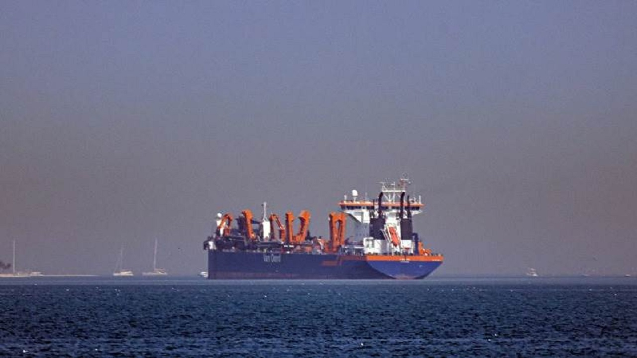 نفتکش LNG هنگام عبور از تنگه هرمز هدف پرتابه ناشناس قرار گرفت