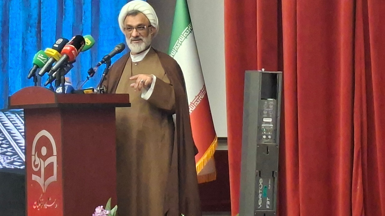 معلمان باید دانش، معنا، مهارت و حکمت را به دانشآموزان منتقل کنند