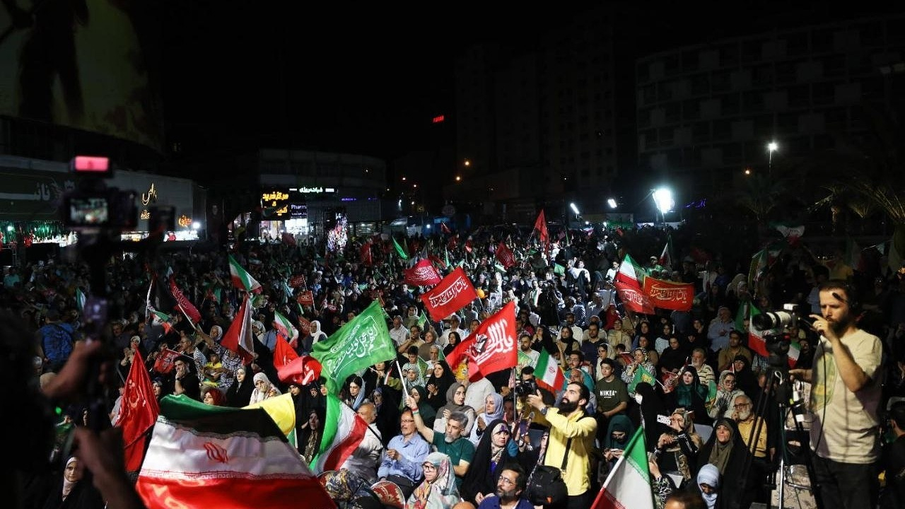 منتظران ظهور در میدان ولیعصر (عج) گرد هم آمدند