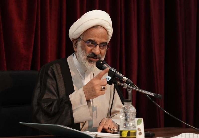 حاجیصادقی: انقلاب اسلامی ایران با قدرت روزافزون پیش میرود