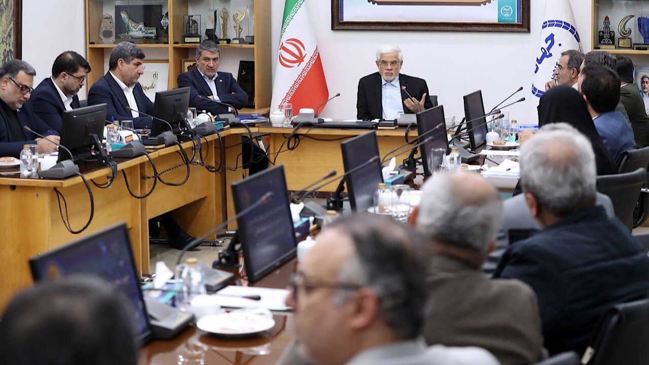 عارف: امروز نمی‌شود با شیوه‌های دهه ۶۰، گزینش انجام داد