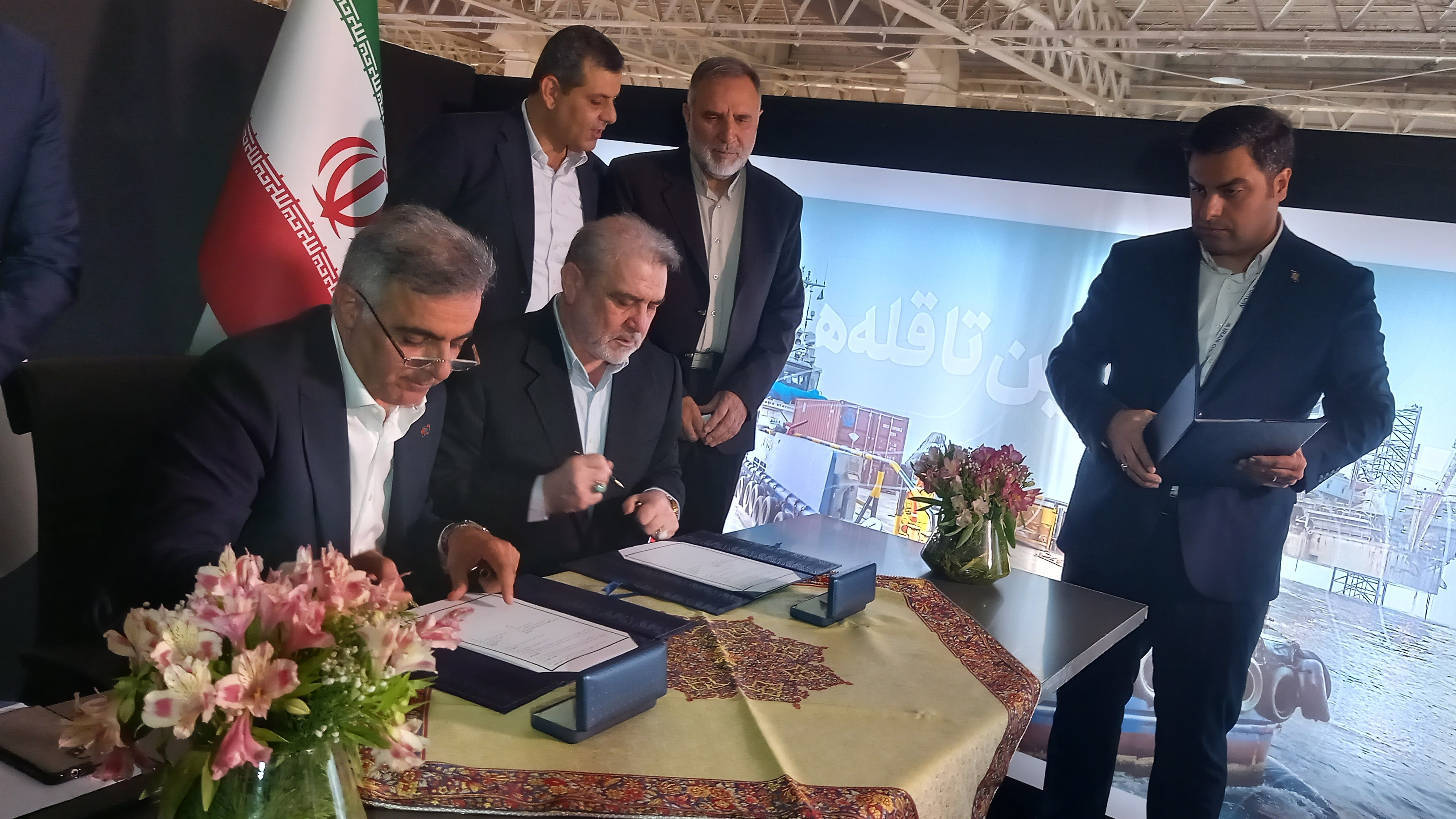 استفاده از ظرفیتهای لجستیکی نیروی زمینی ارتش در حمل دکلهای نفتی