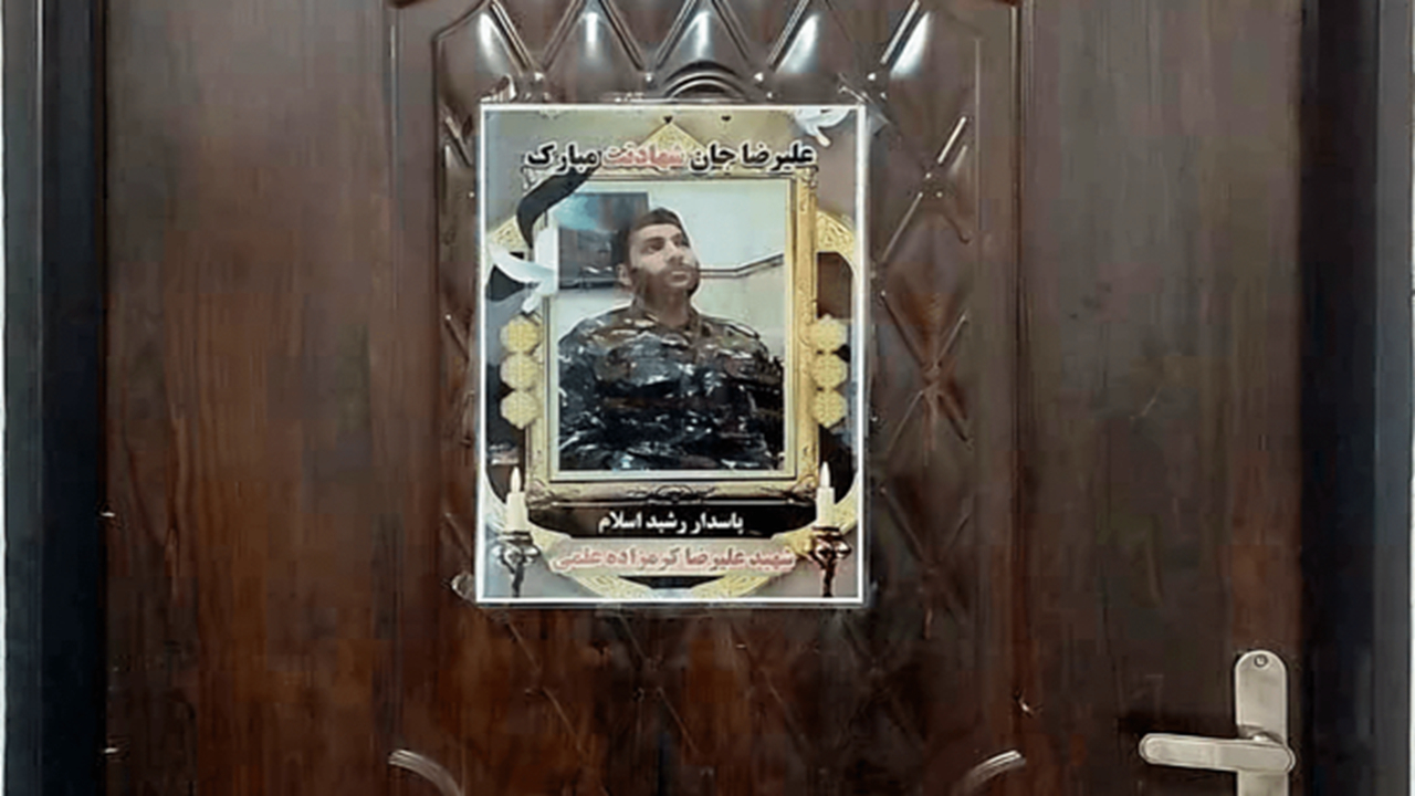 ماجرای عکسِ «دامادِ شهید» روی درِ خوابگاه دخترانه چیست؟