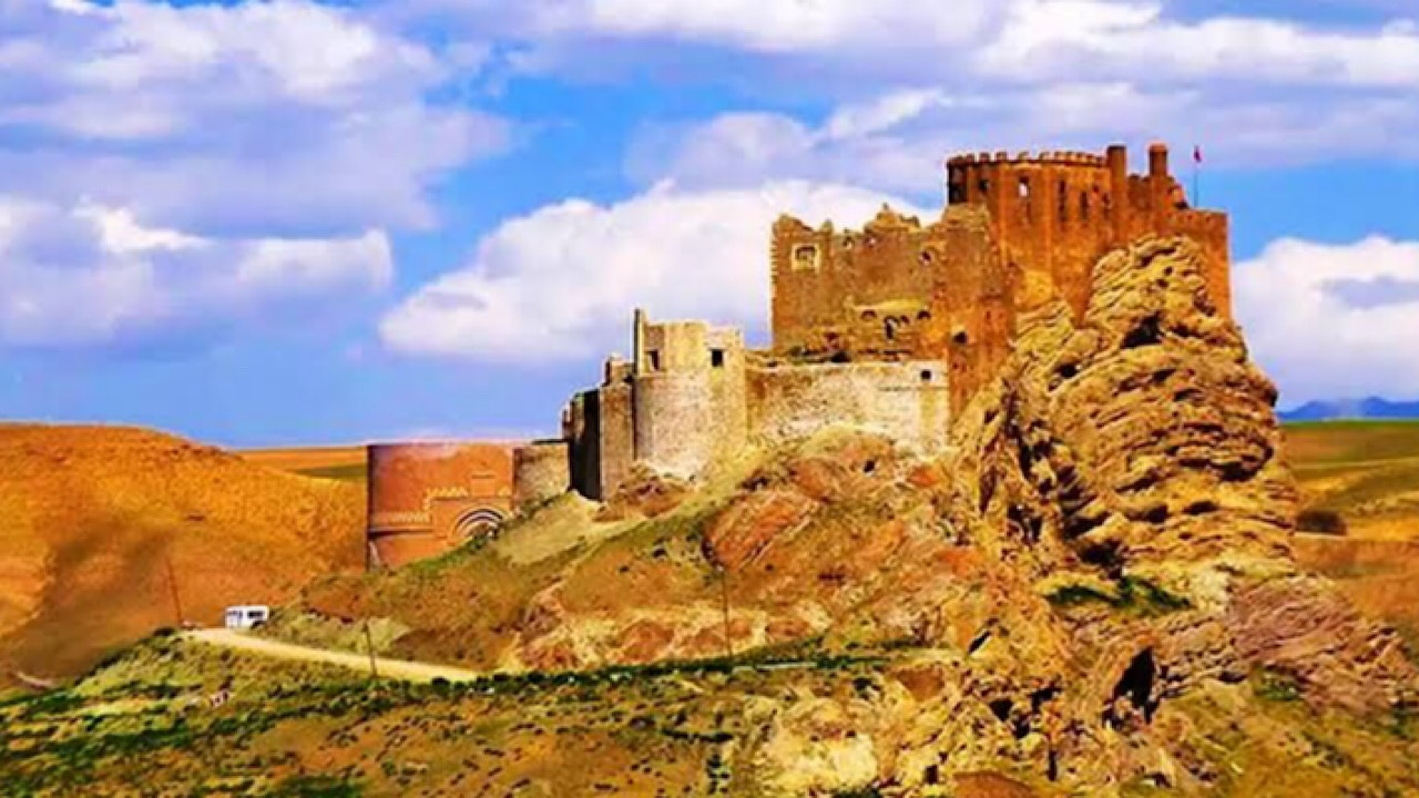 وزیر میراثفرهنگی: ثبتجهانی الموت نمادی از تداوم هویت تمدنی ایران است