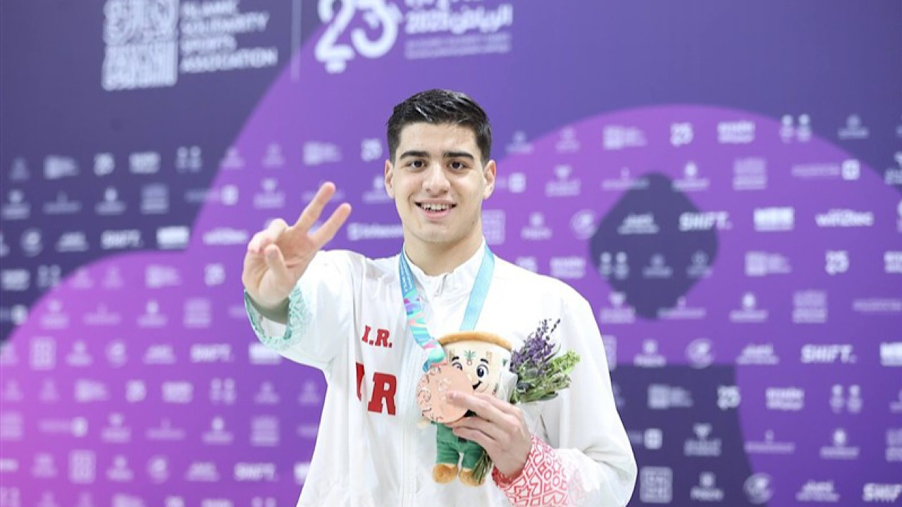 محمدمهدی غلامی در شنا برنز گرفت