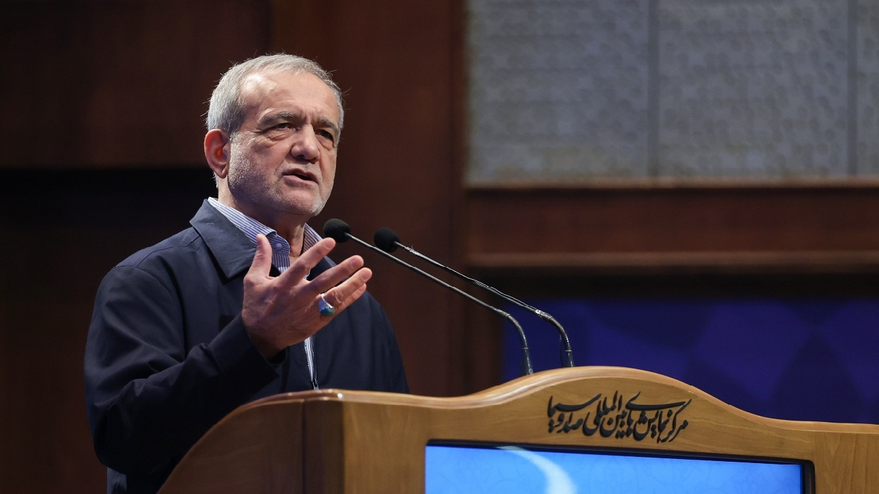 پزشکیان: پرستاران در خط مقدم مبارزه با بیماریها و حفظ سلامت جامعه هستند