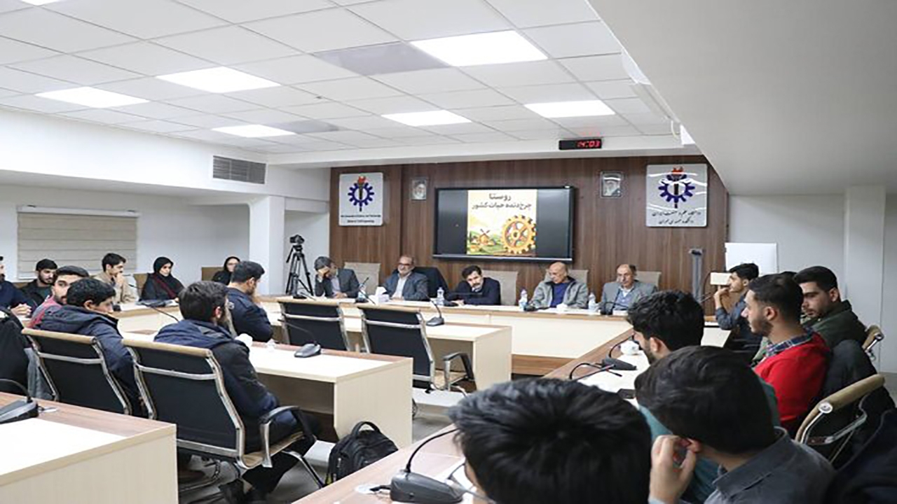 حسینزاده: هر کاری که مروج بی عدالتی در بین استانها باشد ممنوع است