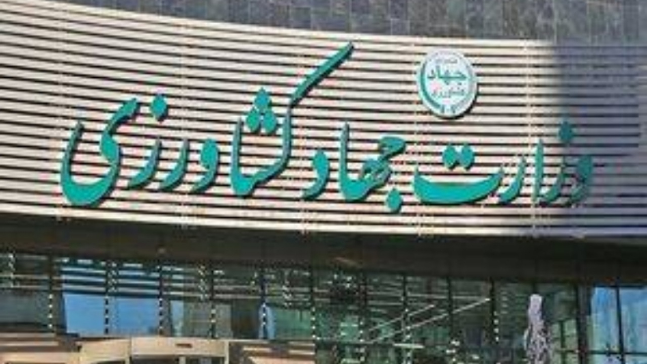 کالا‌های اساسی به اندازه کافی در کشور موجود است