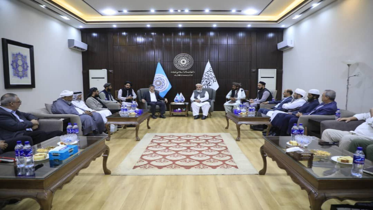 دیدار سرپرست وزارت صنعت و تجارت طالبان با تاجران ۱۲ کشور 