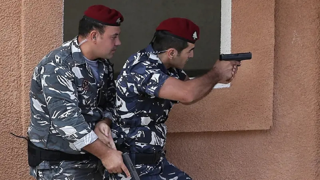 اتحادیه اروپا در حال بررسی کمک به تقویت نیروهای امنیتی لبنان است