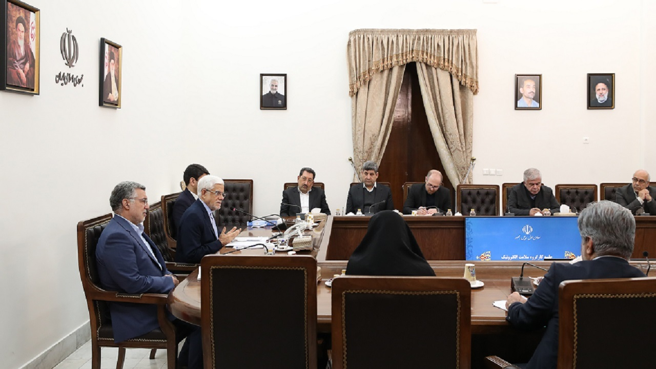 عارف: عقب ماندگی در تکمیل برنامه سلامت الکترونیک باید جبران شود