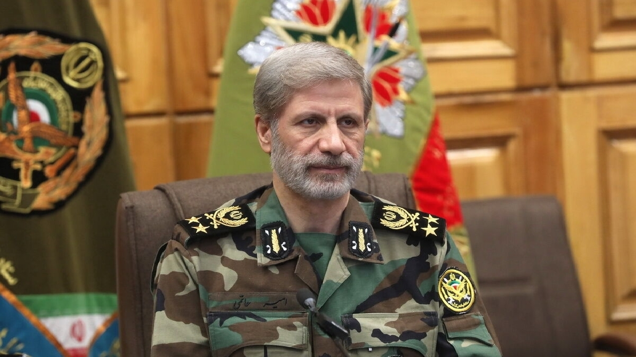 فرمانده کل ارتش: تا آخرین نفس از خاک پاک ایران و استقلال آن در مقابل متجاوزان دفاع میکنیم